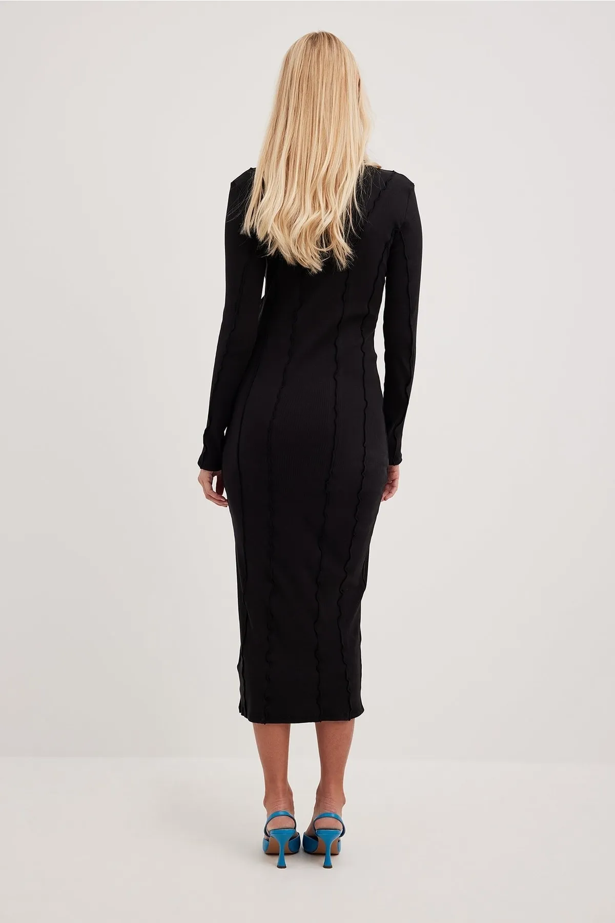 NA-KD  Detailliertes Babylock-Midikleid
