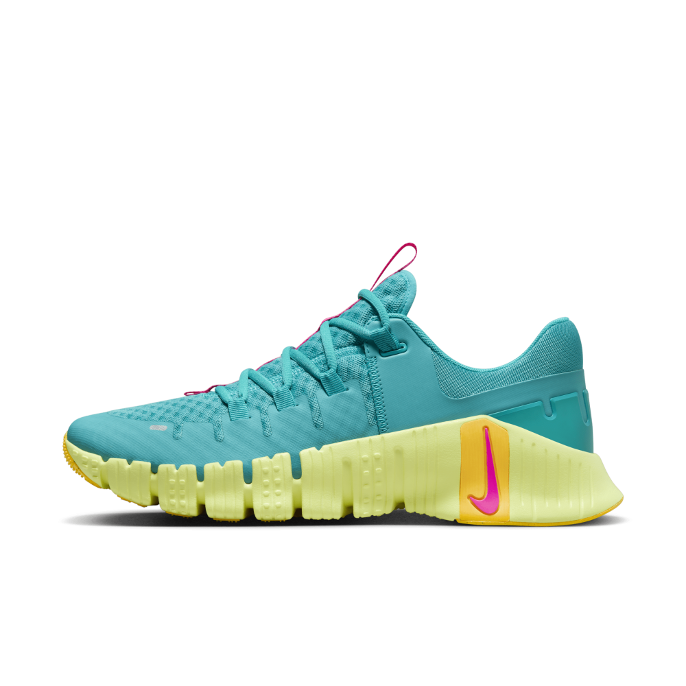 Nike Free Metcon 5 DV3949-302 / grün