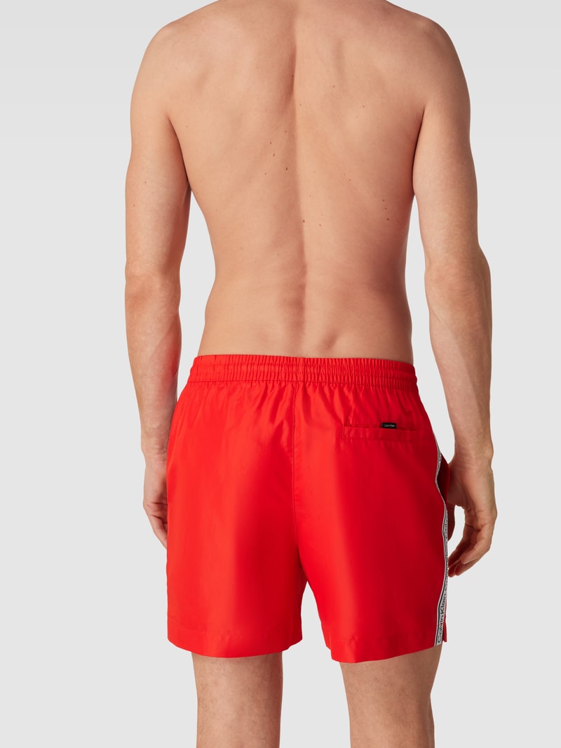 Badehose mit Label-Details in rot