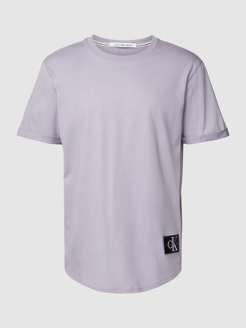 T-Shirt aus Baumwolle mit Label-Detail Modell 'BADGE' in lavendel
