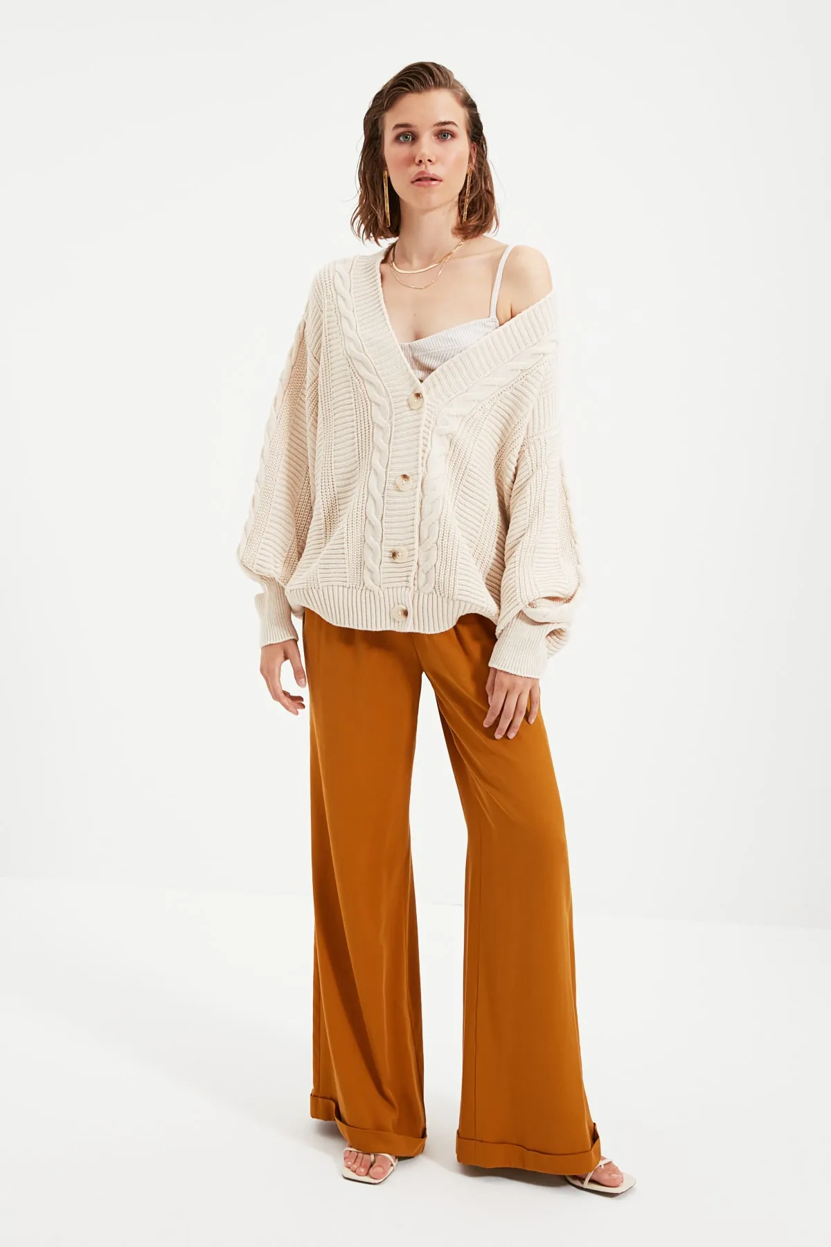 Trendyol Collection  Strickjacke mit steinfarbenem Strickdetail TWOAW22HI0176