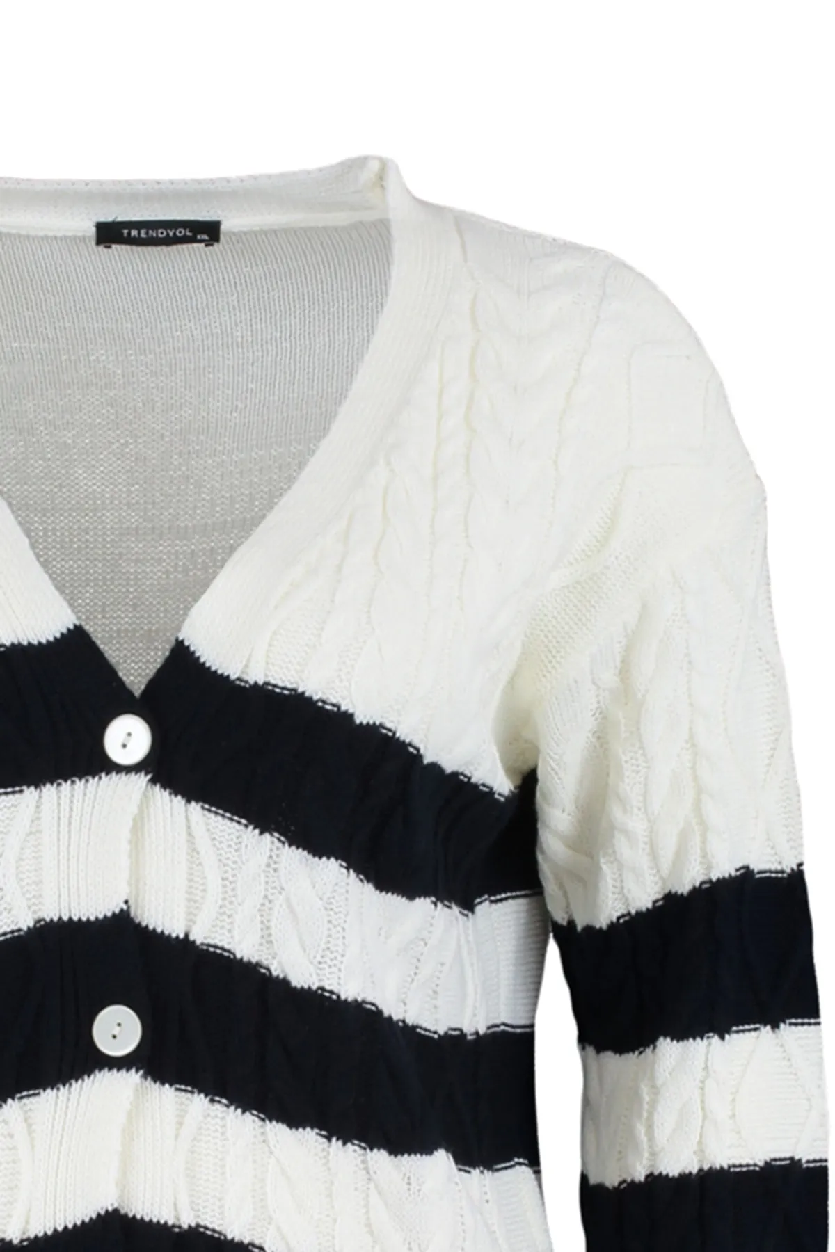 Trendyol Curve  Schwarz-weiß gestreifter Strick-Cardigan TBBAW23AV00007