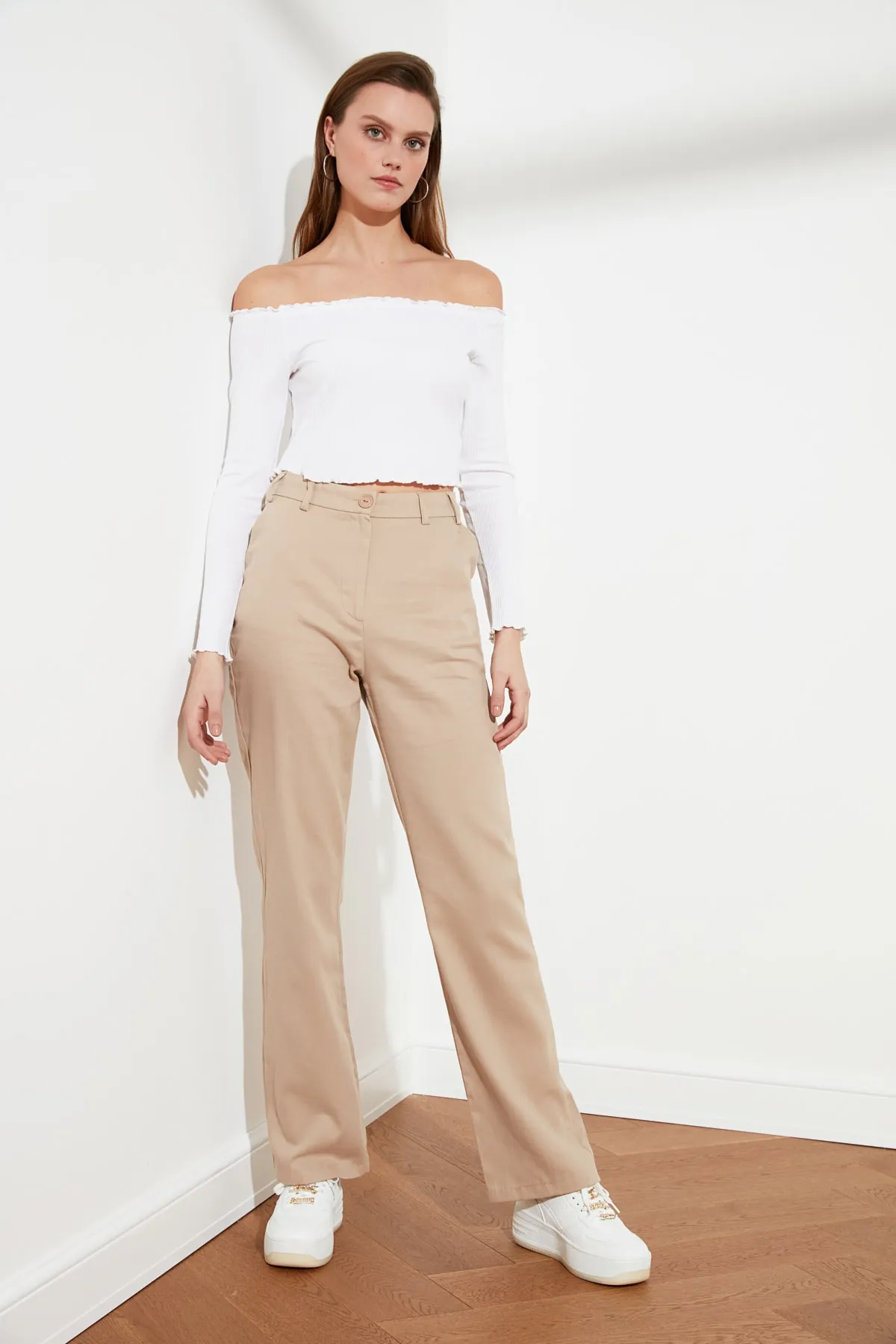 Trendyol Collection  Beige gewebte Hose mit weitem Bein TWOSS21PL0109