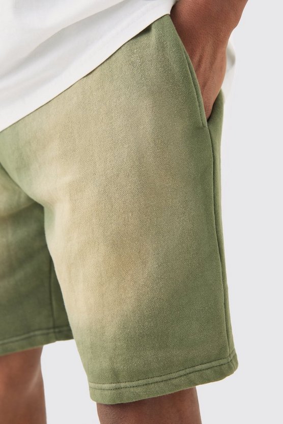 Relaxed Fit Spray Wash Short