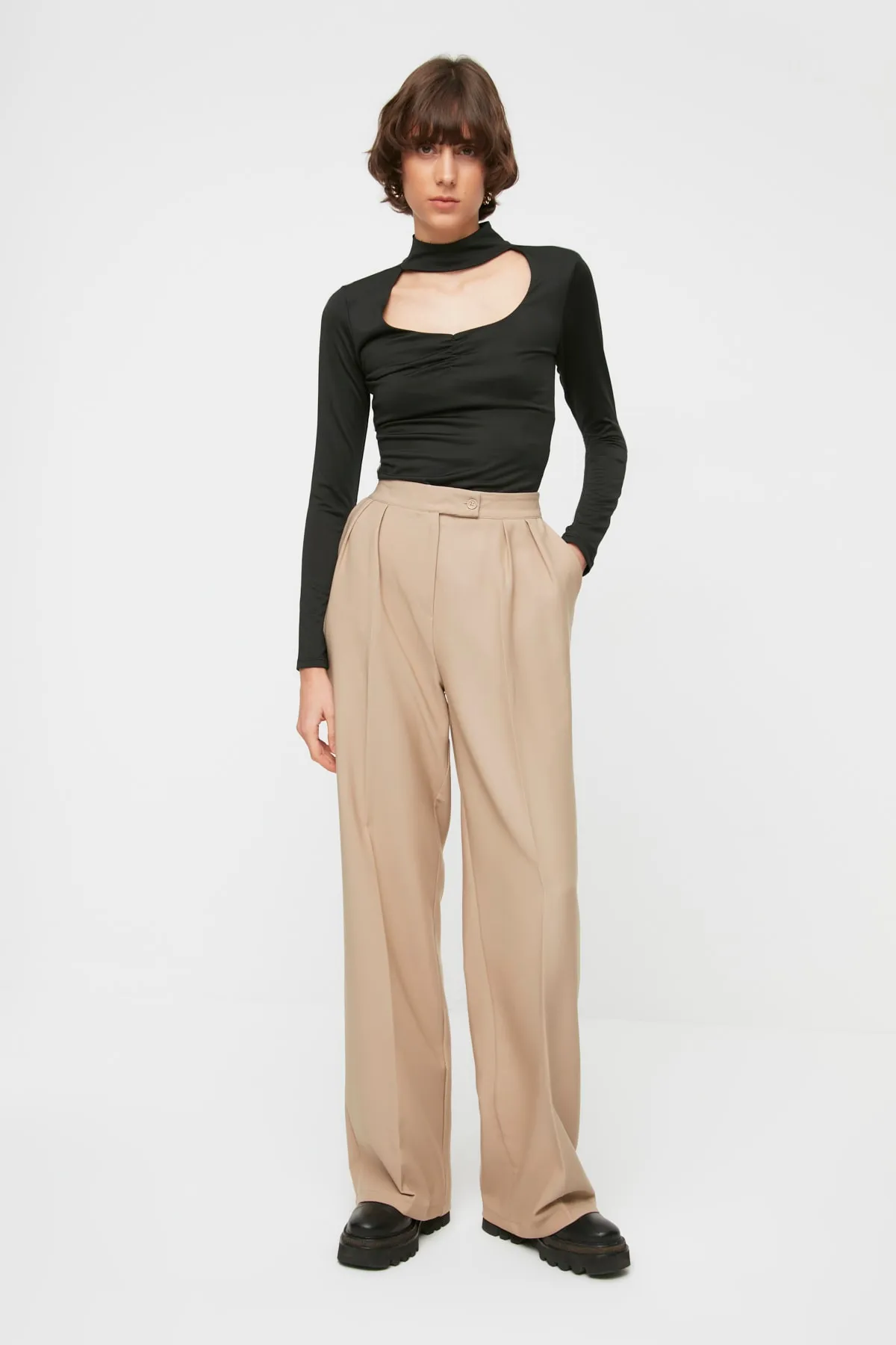 Trendyol Collection  Nerzfarbene Webhose mit weitem Bein und hoher Taille TWOAW22PL0066