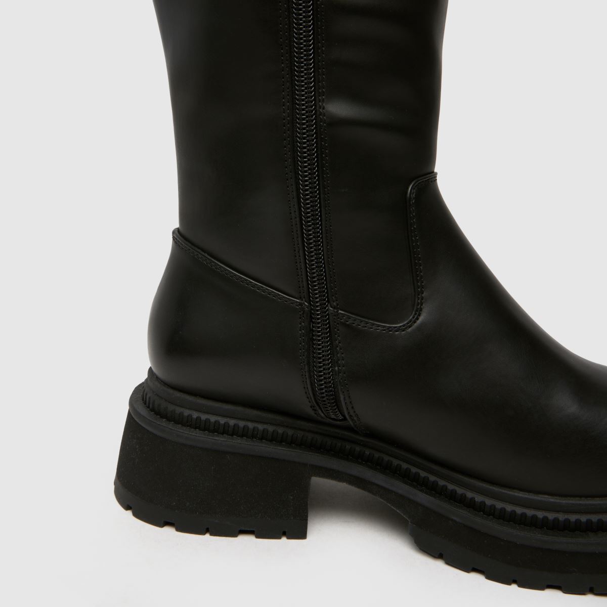 Schuh – Delma – Svarta stövlar med bred passform