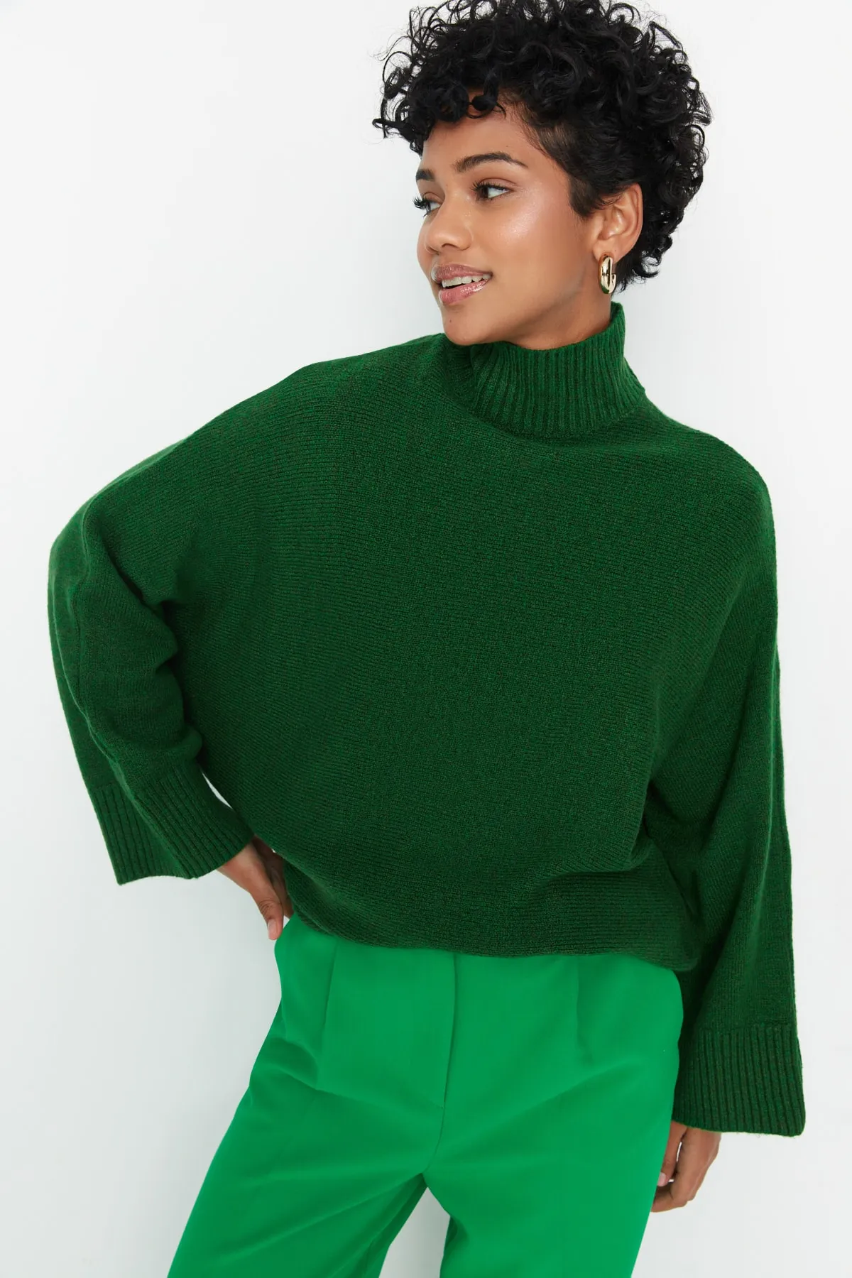 Trendyol Collection  Grüner, weich strukturierter Strickpullover mit weiter Passform TWOAW20KZ1059