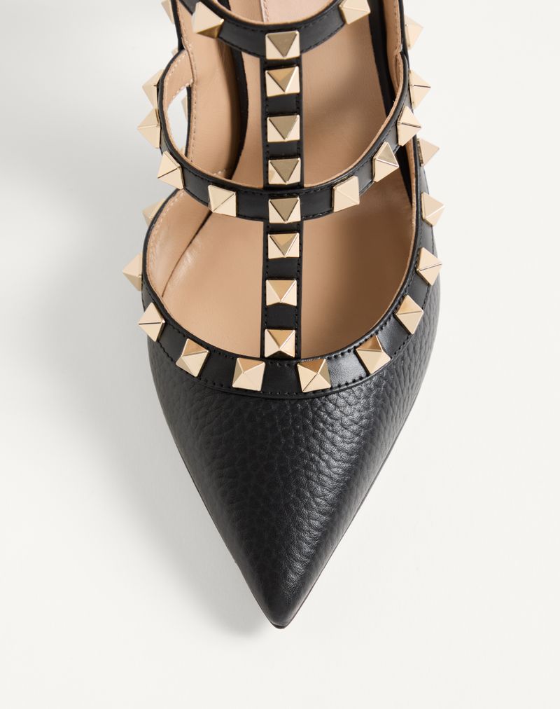 Sapatos Rockstud em couro de bezerro granulado com tiras de 100 mm.