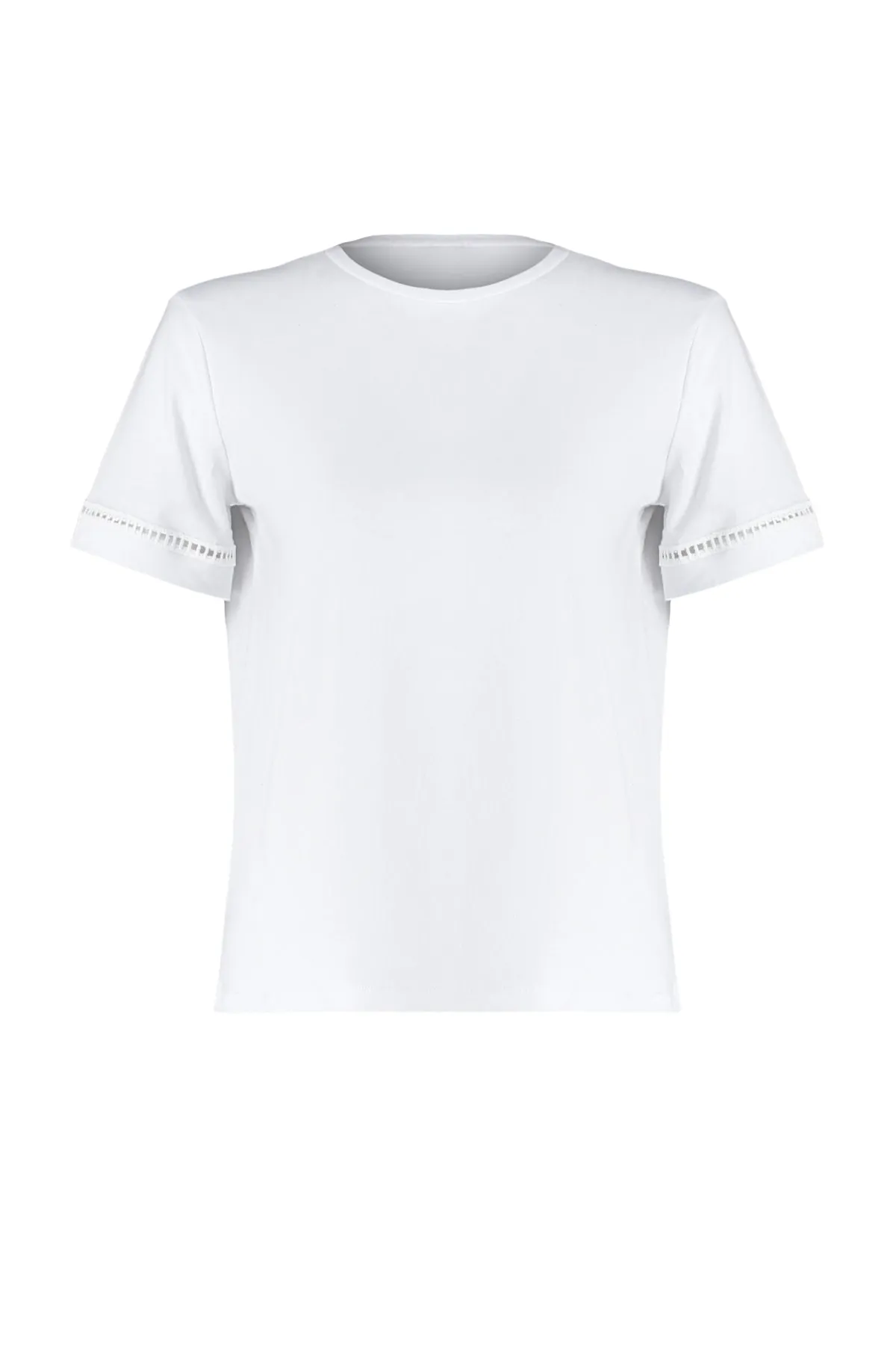 Trendyol Collection  Weißes Basic-Strick-T-Shirt aus 100 % Baumwolle mit Rundhalsausschnitt und Stickerei-Detail TWOSS23TS00012