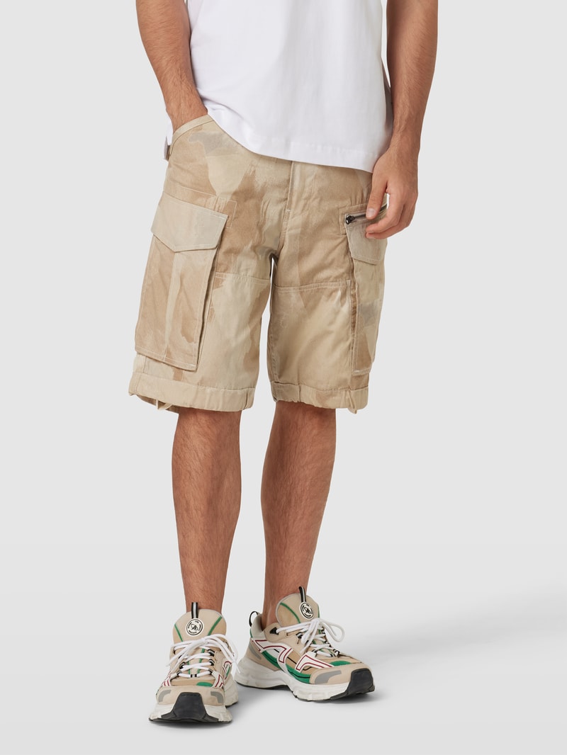 Cargoshorts mit Camouflage-Muster in weiß