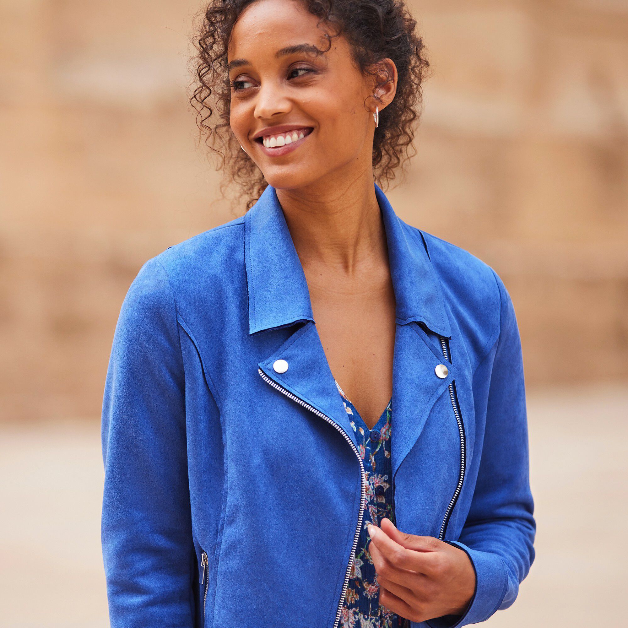 Blouson zippé col tailleur pressionné, suédine