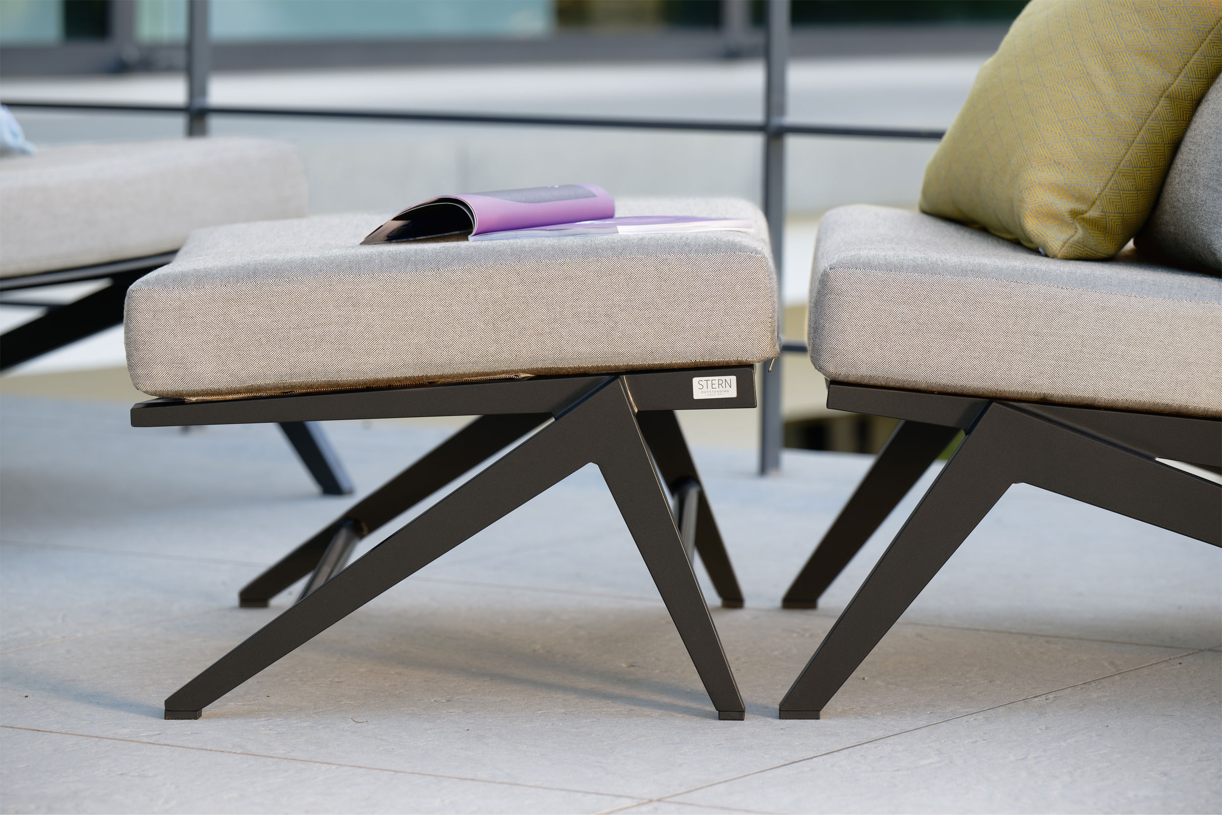 STERNLounge Hocker