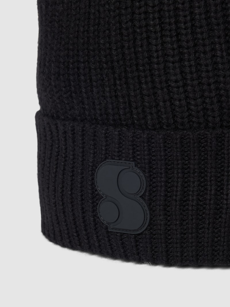 Beanie mit Label-Applikation in schwarz