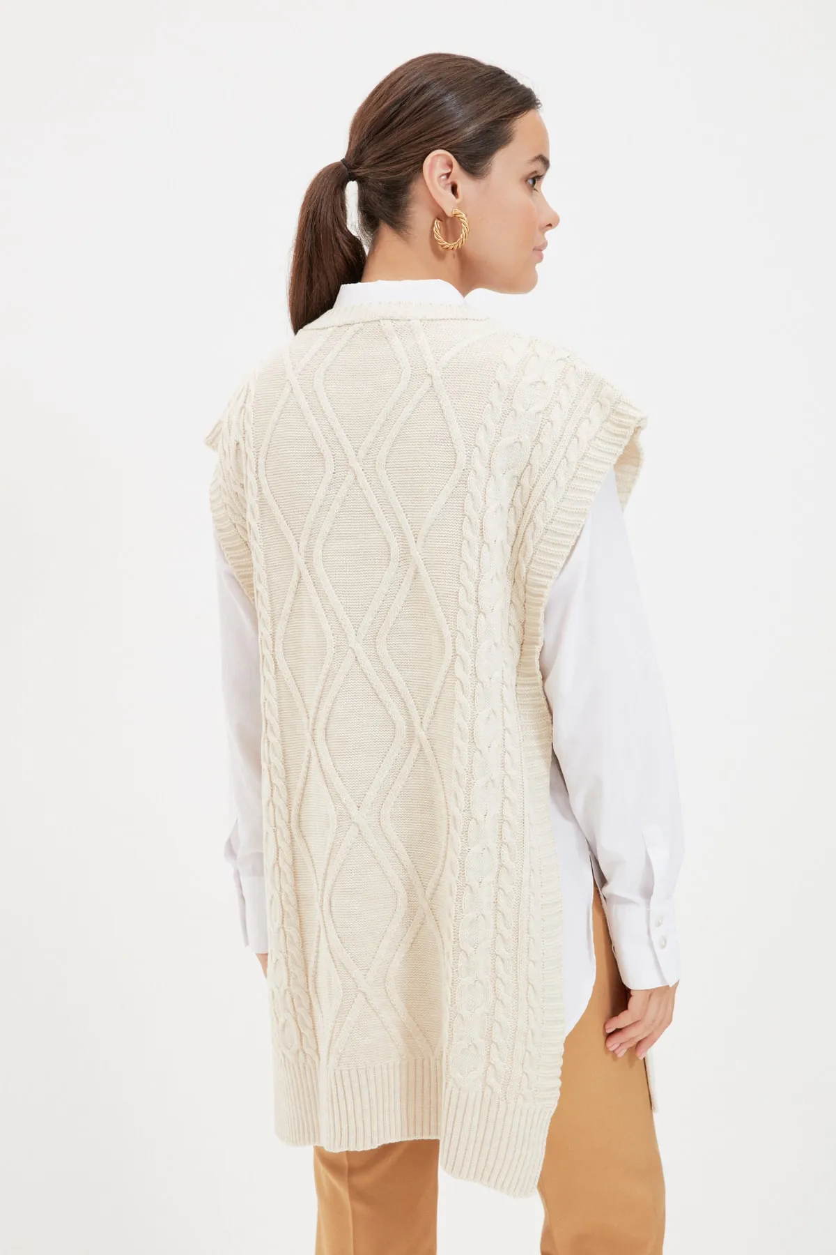 Trendyol Modest  Beigefarbener geflochtener Strickpullover mit Schnürung an der Taille TCTAW22UV0018