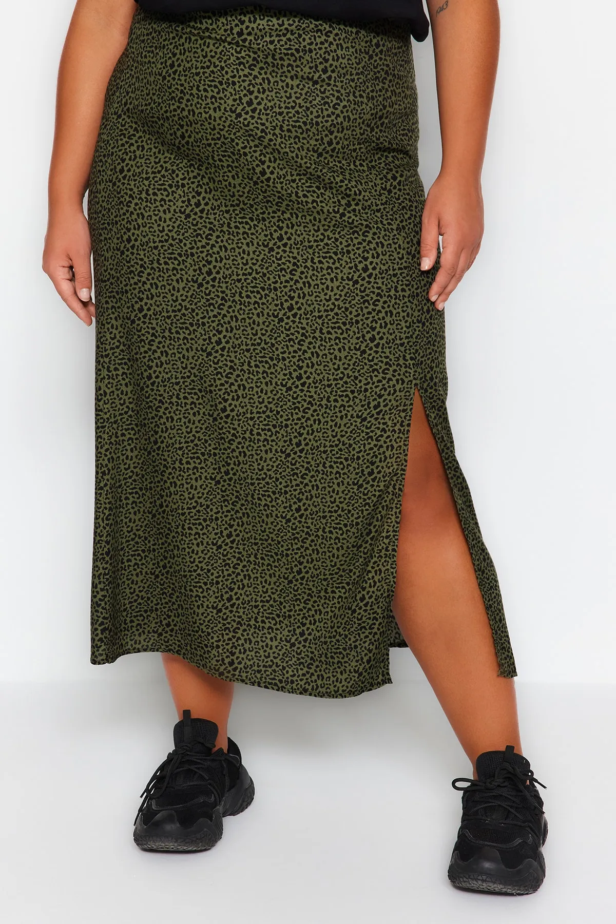 Trendyol Curve  Khakifarbener A-Linien-Rock mit Animal-Print und normaler Taille TBBAW23AZ00032