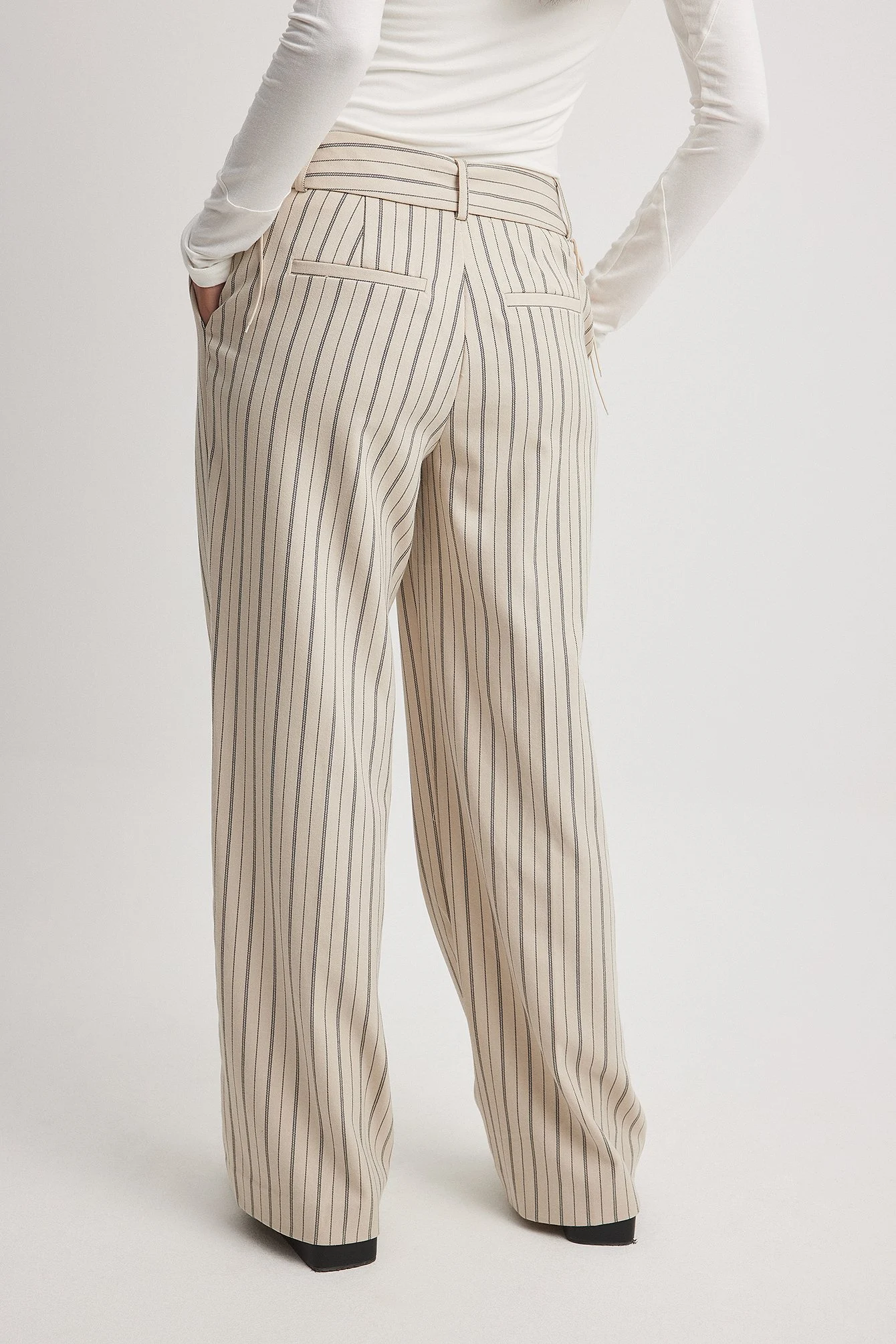 Hose mit Schnürungsdetail und mittlerer Taille