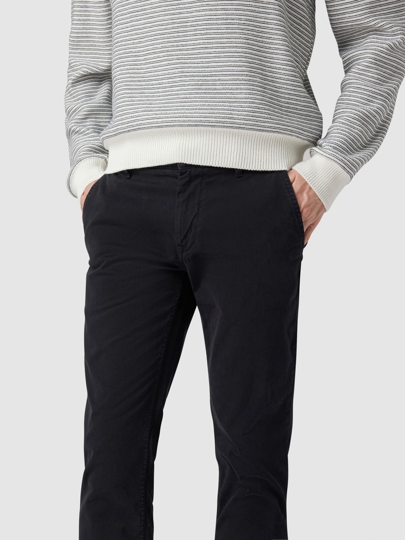 Slim Fit Chino mit Stretch-Anteil in schwarz