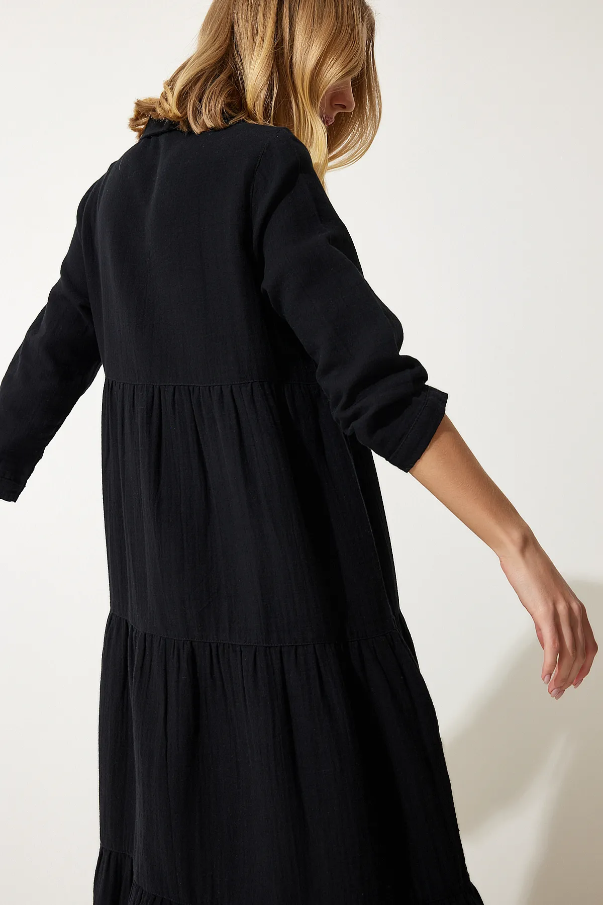 Happiness İstanbul  Schwarzes, ausgestelltes Hemdkleid aus Musselin für Damen SA00024