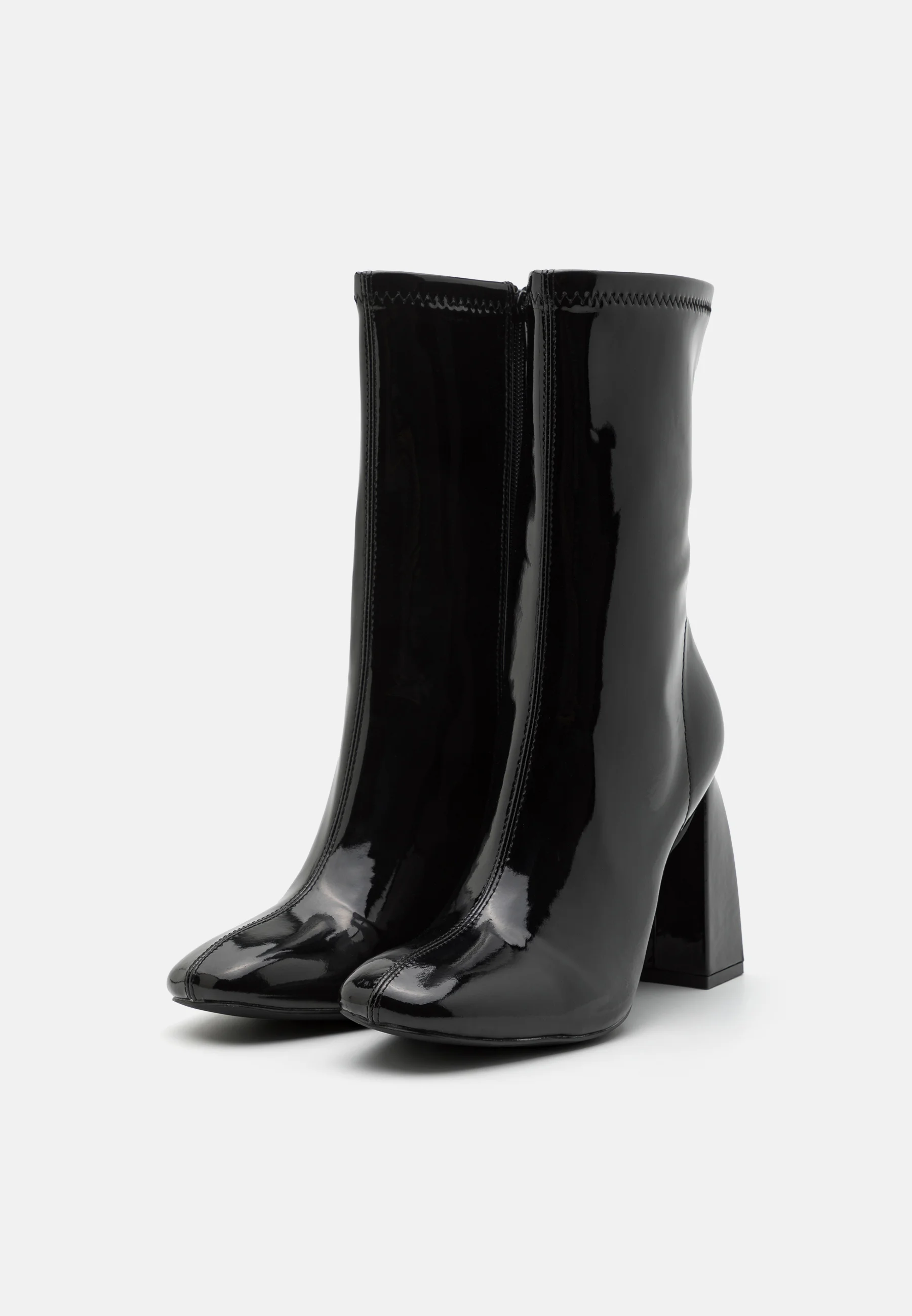 Botines de tacón par e impar