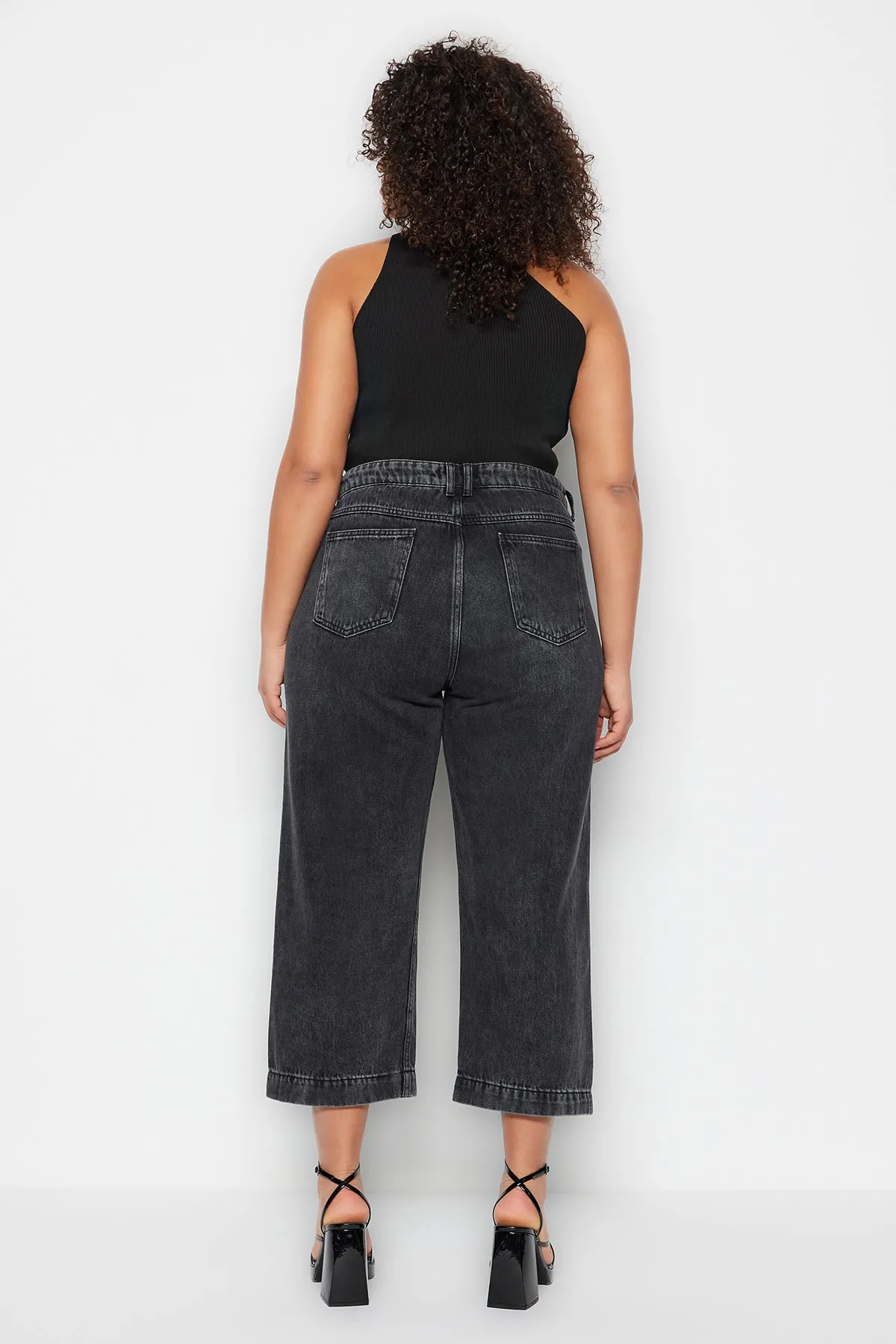 Trendyol Curve  Graue Culotte Fit Jeans mit hoher Taille und Ziernähten TBBSS23CJ00015