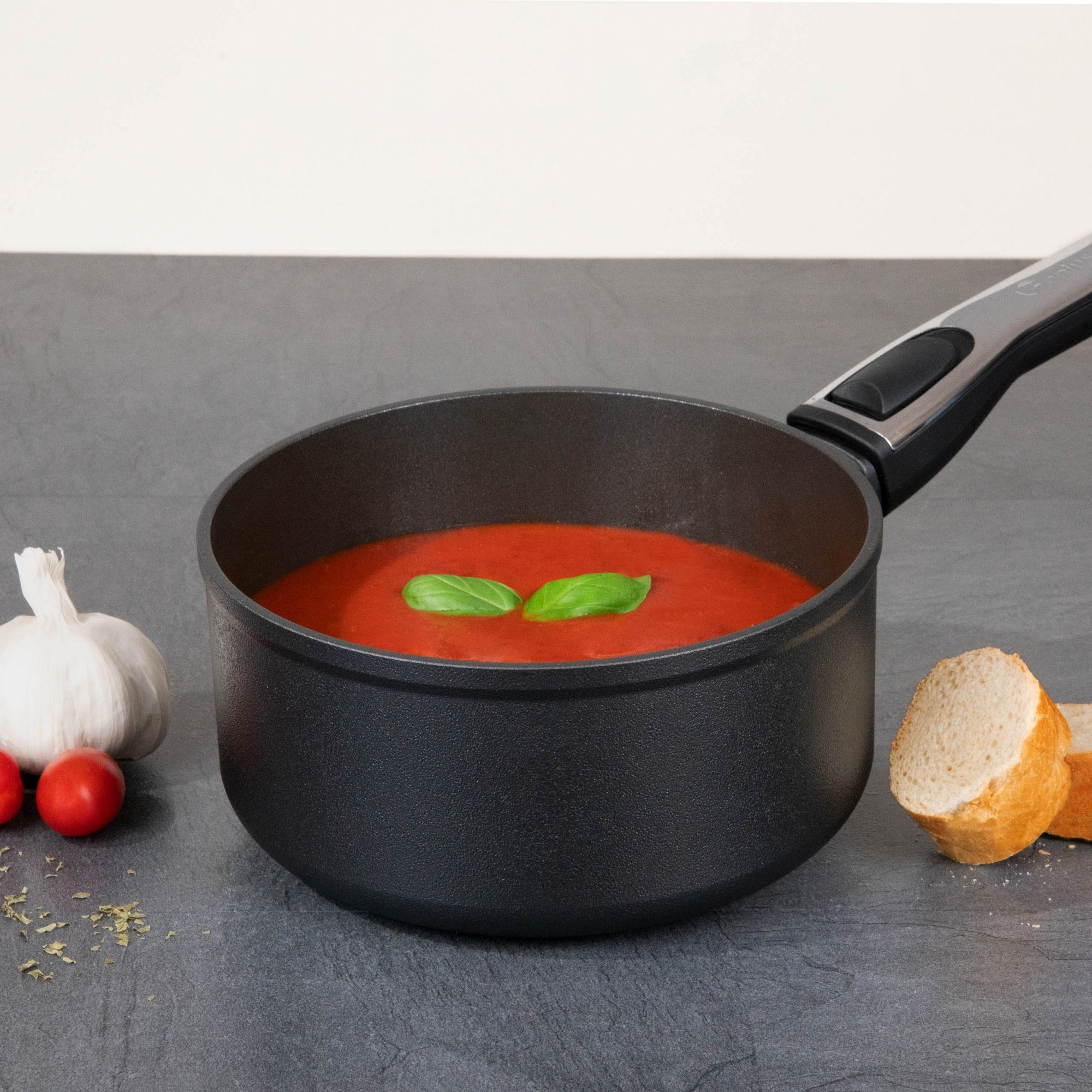 Genius Kasserolle Cerafit Plasma Stielkasserolle Ø 18 cm, Set 2-tlg., Aluminium, Edelstahl, Glas, Bakelit (Set, 1 Stielkasserolle 1 Deckel), Antihaft-Beschichtung, für alle Herdarten, induktionsgeeignet
