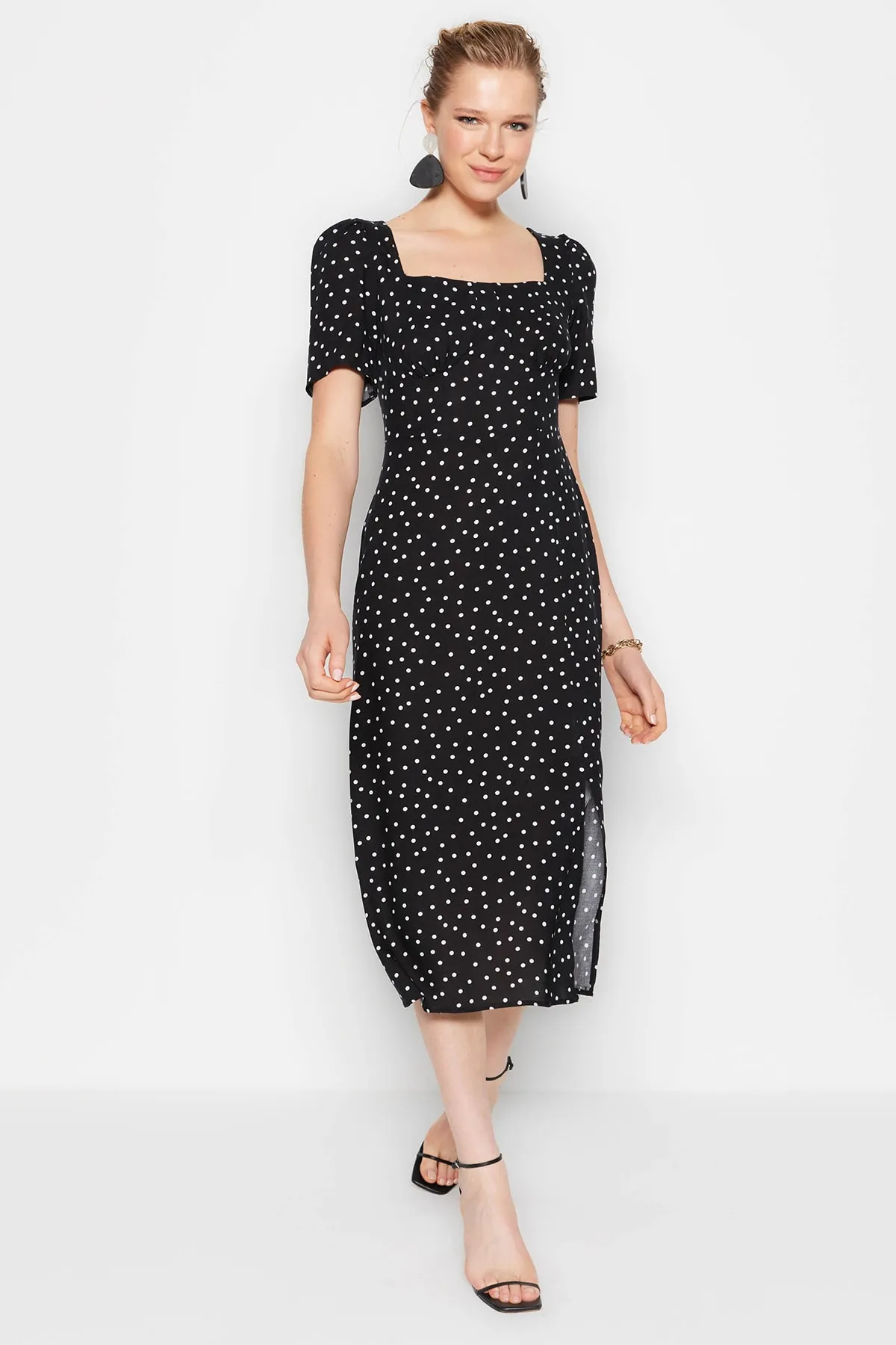 Trendyol Collection  Schwarzes A-Linien-Midikleid aus gewebter Viskose mit Muster TWOSS23EL00487