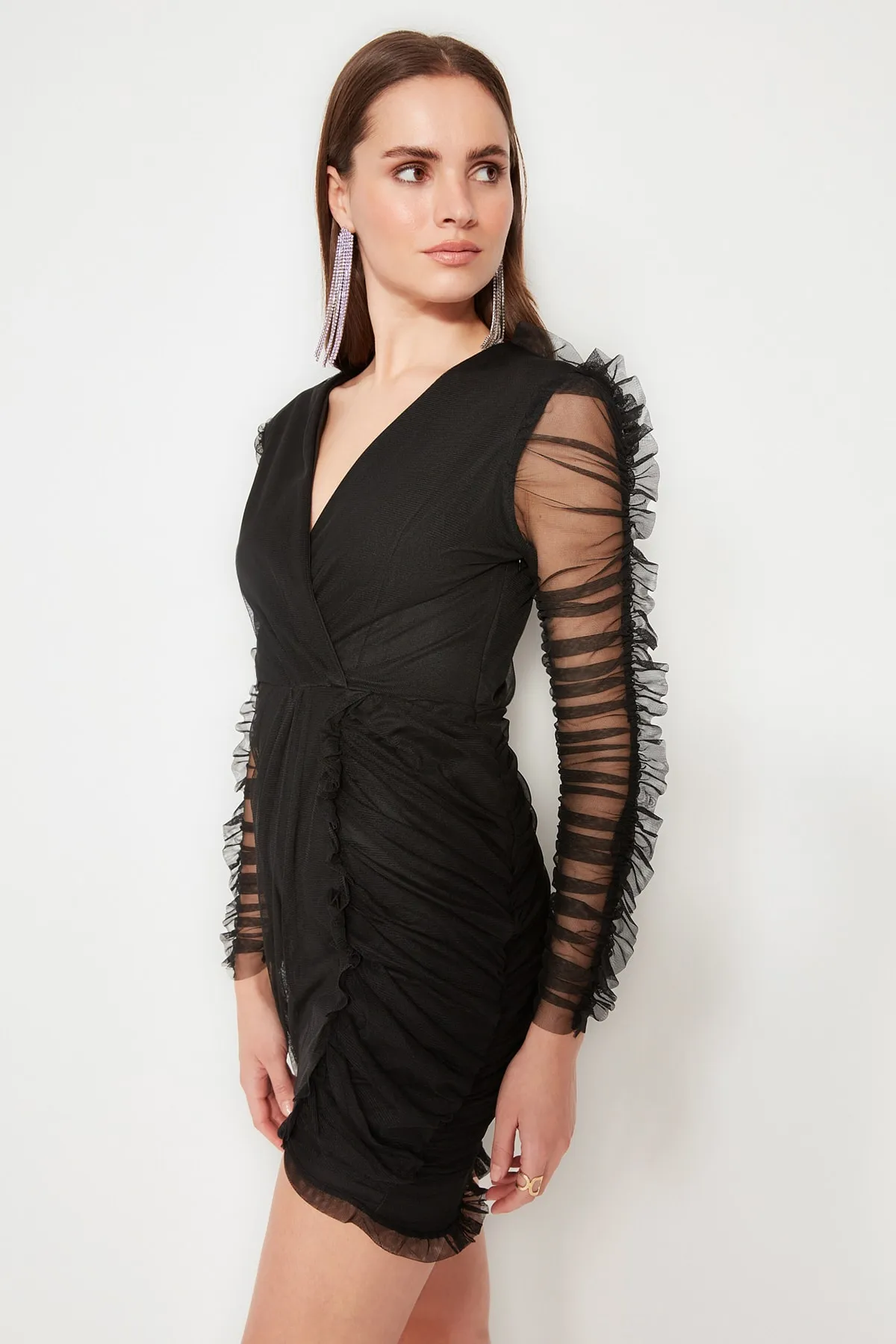 Trendyol Collection  Elegantes Abendkleid aus schwarzem, drapiertem Tüll in Wickeloptik TPRSS21EL0004