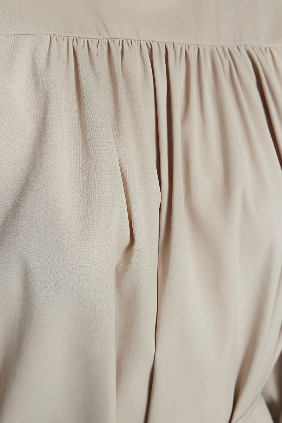 Trendyol Modest  Graues gewebtes Kleid mit weitem Schnitt und Gürtel, Raffung, TCTSS23EB00281