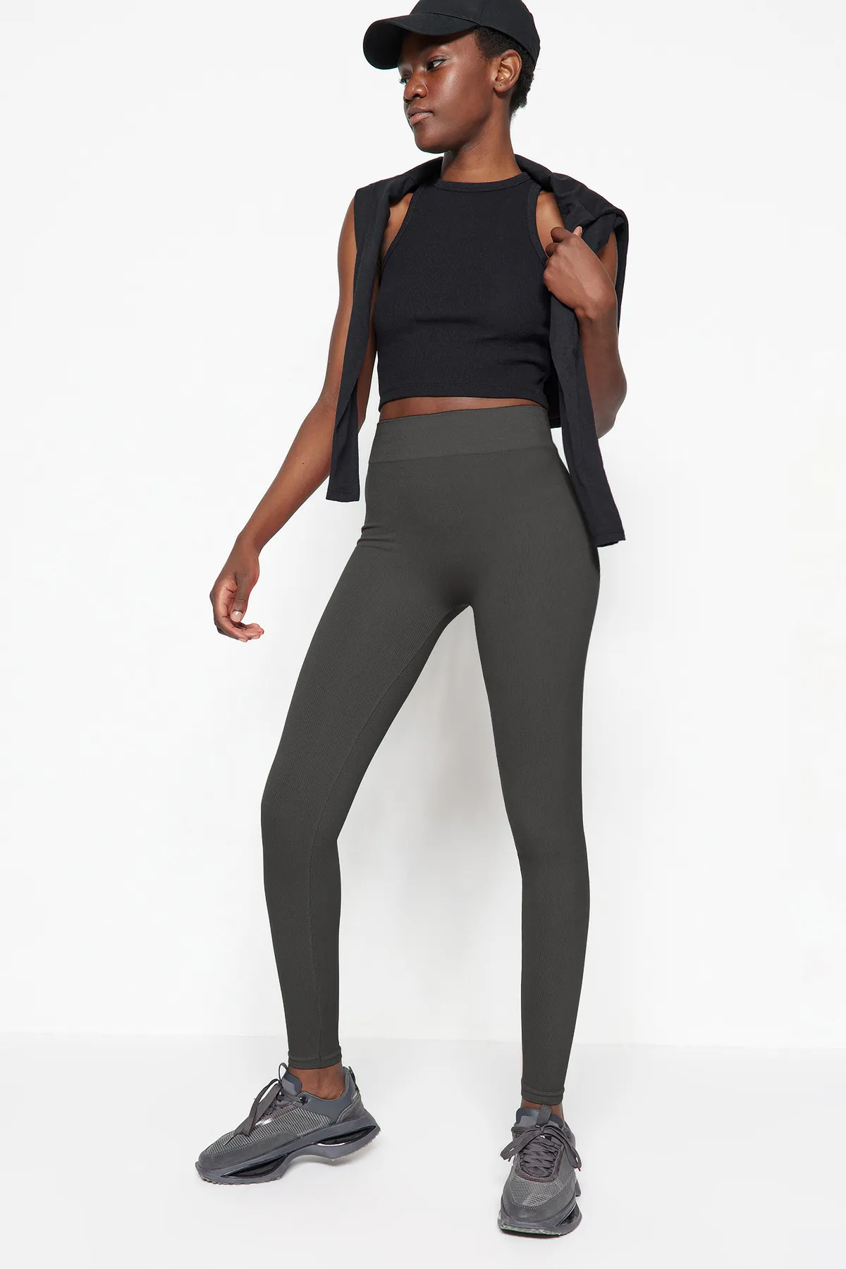 Trendyol Collection  Dunkle anthrazitfarbene nahtlose/nahtlose gestrickte Sportstrumpfhose in voller Länge TWOAW20TA0071