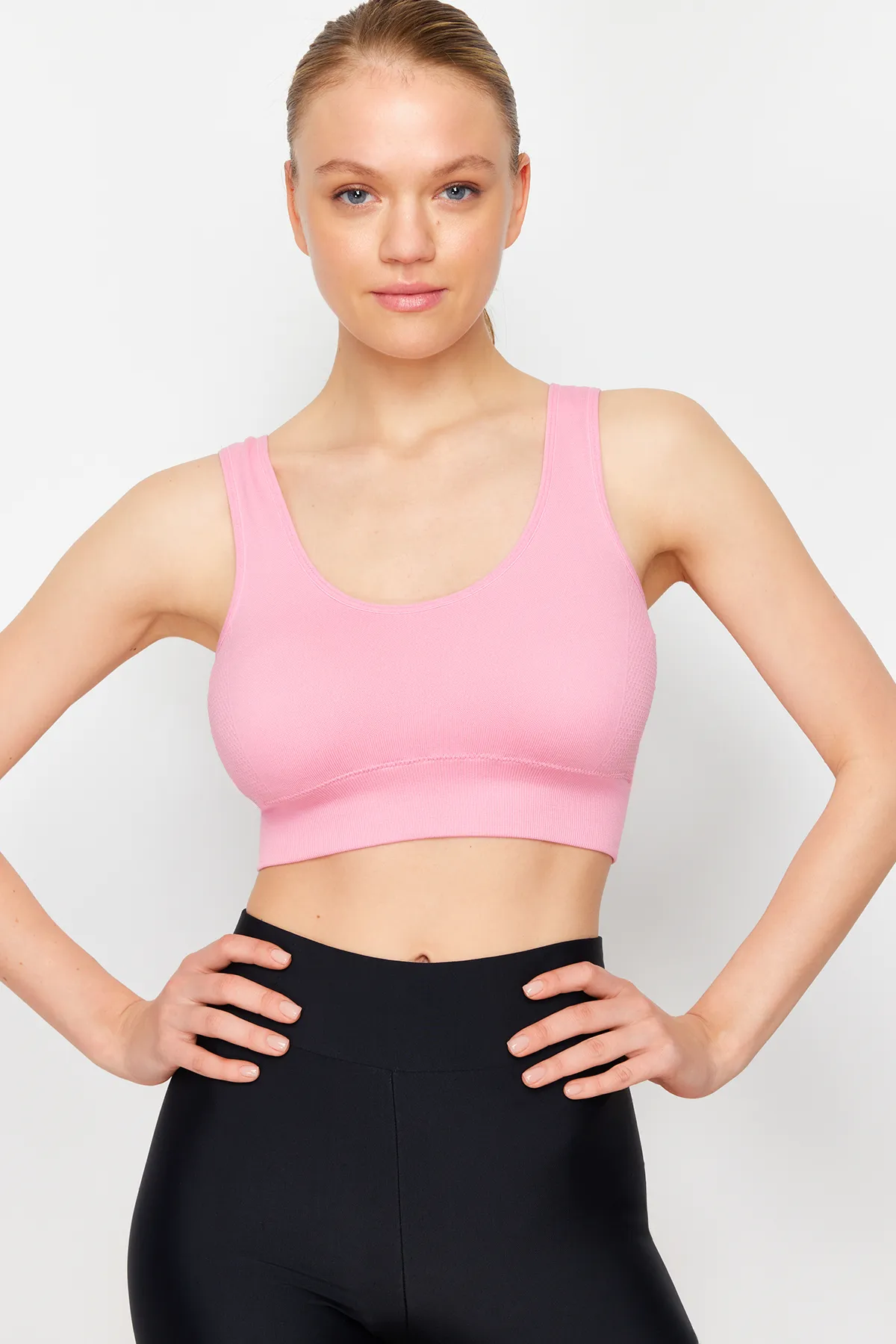 Trendyol Collection  Hellrosa nahtloser/nahtloser gestützter/formender Strick-Sport-BH TWOAW23SS00019