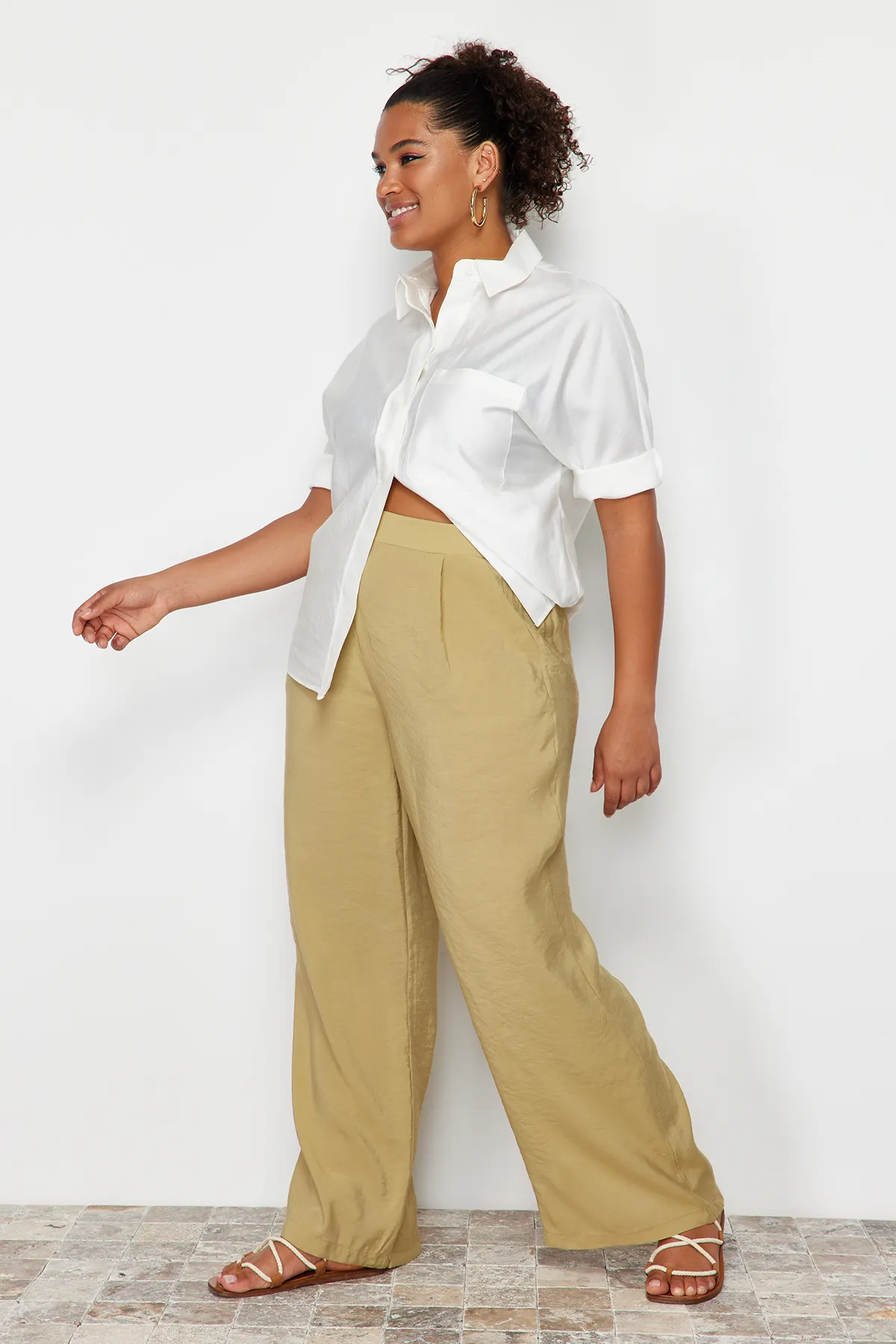 Trendyol Curve  Ölgrüne Webhose mit weitem Bein TBBSS24AR00011