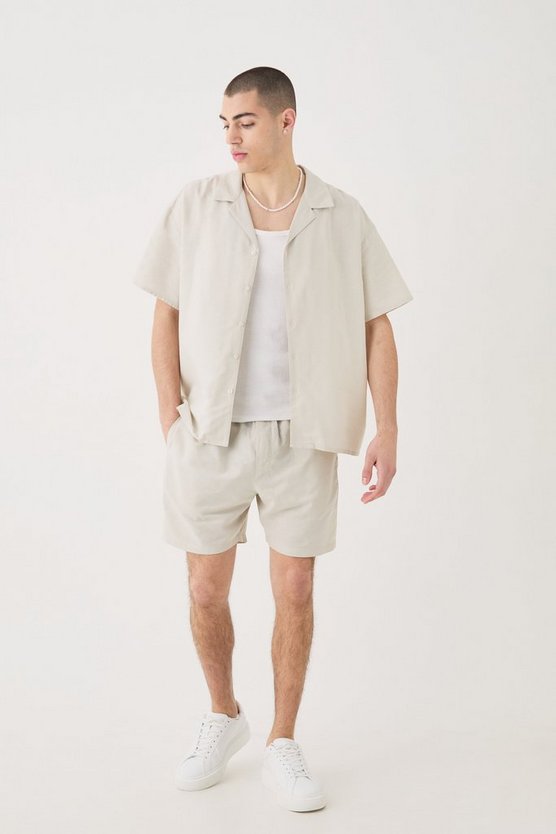 Kurzärmliges kastiges Leinen-Hemd & Shorts