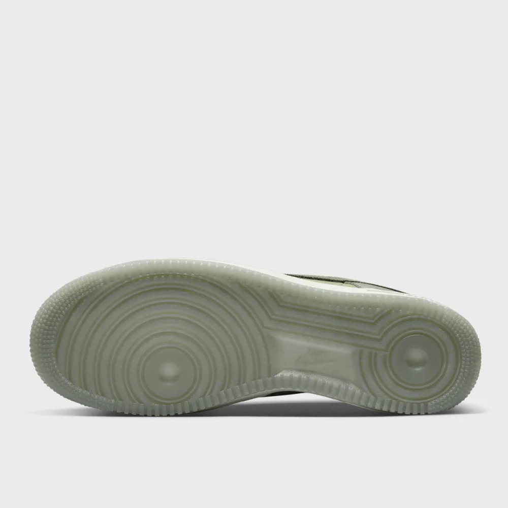 Nike Air Force 1 07 FJ4170-002 / grün