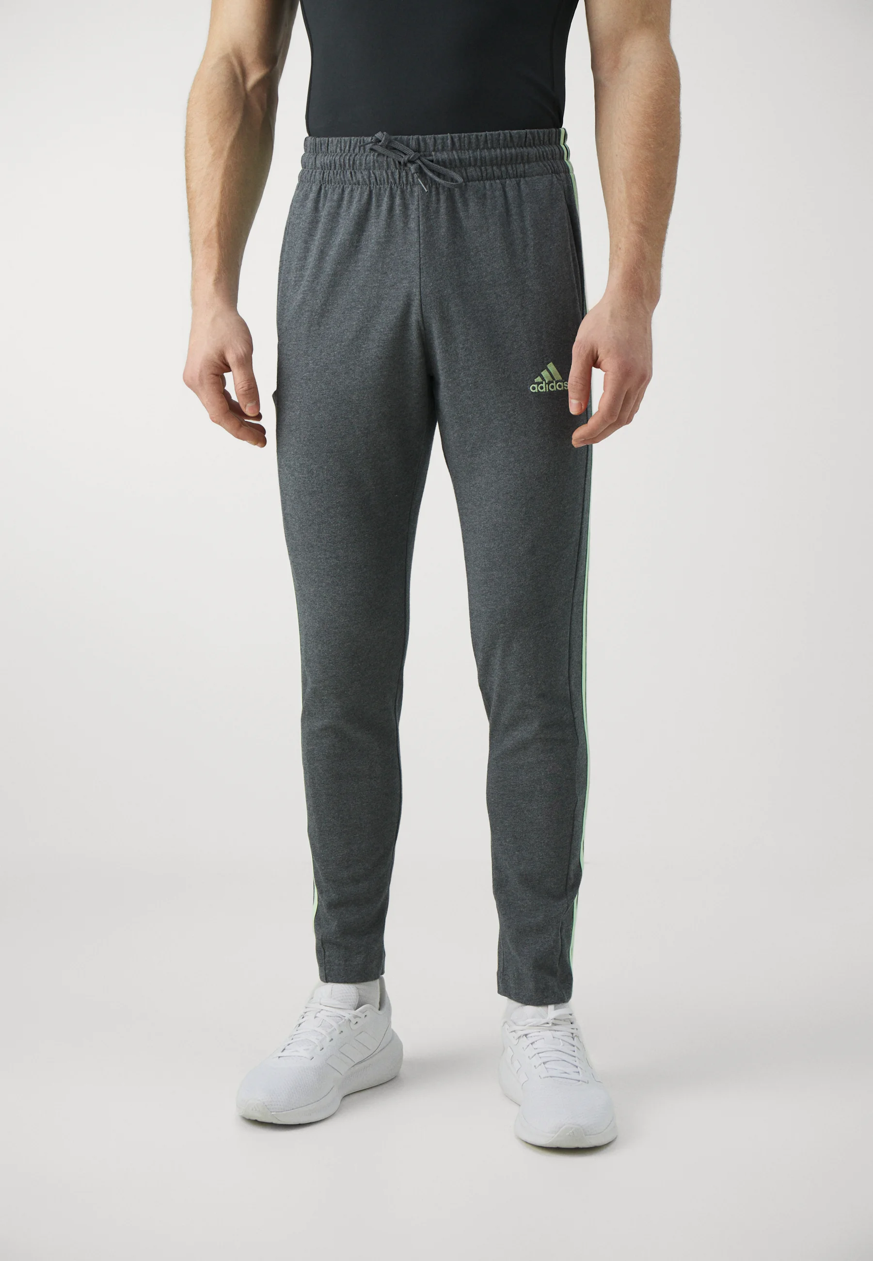 adidas Sportswear ESSENTIALS SINGLE TAPERED OPEN HEM 3 STRIPES PANTS - Pantalones deportivos