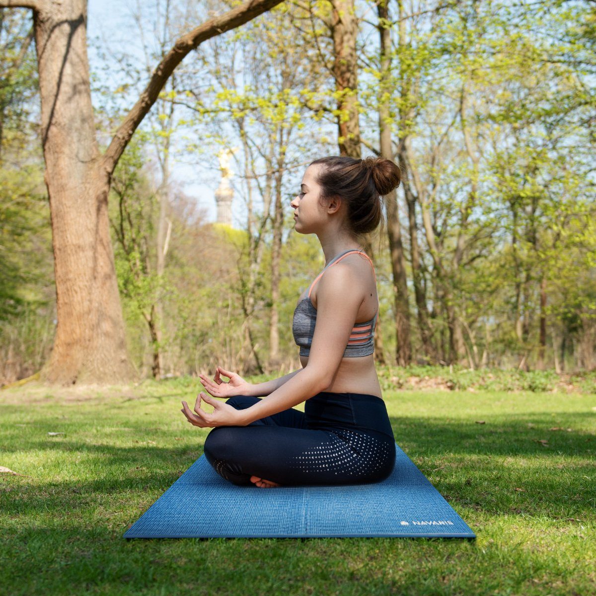 Navaris Yogamatte, klappbare Fitnessmatte - 4mm Sportmatte Fitness Pilates Sport Gymnastikmatte rutschfest - Reisematte faltbar