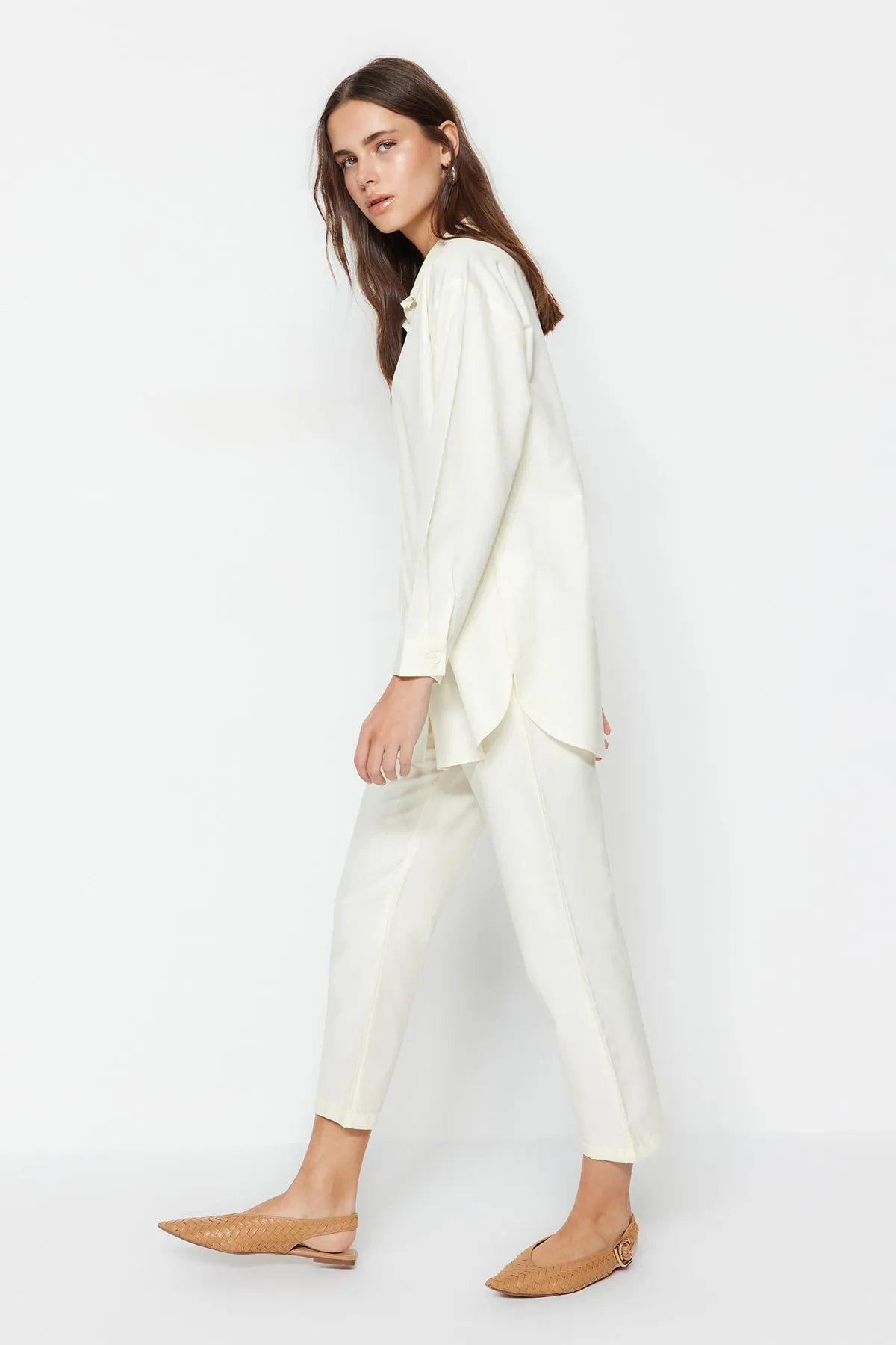 Trendyol Modest  Pastellgelbes Hemd-Hosen-Set aus gewebter Baumwolle mit Paspelierung, TCTSS23US00089