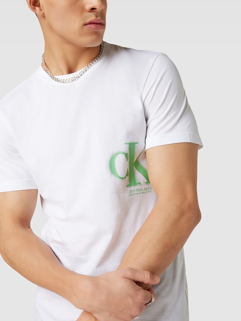 T-Shirt mit Label-Print Modell 'SPRAY' in weiss
