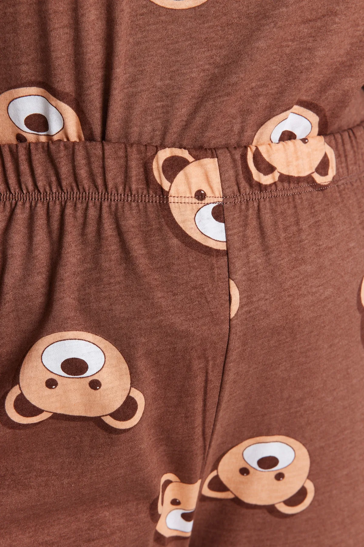 Trendyol Curve  Braunes Pyjama-Set aus Strick mit Teddybär-Muster TBBAW23AI00039