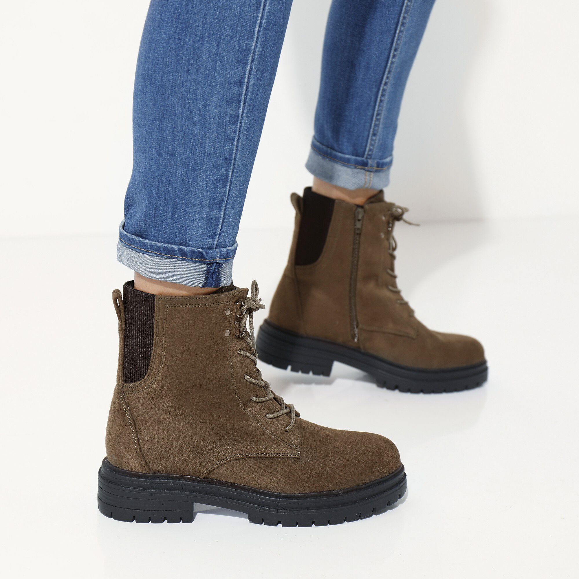 Boots montantes à lacets, semelle crantée