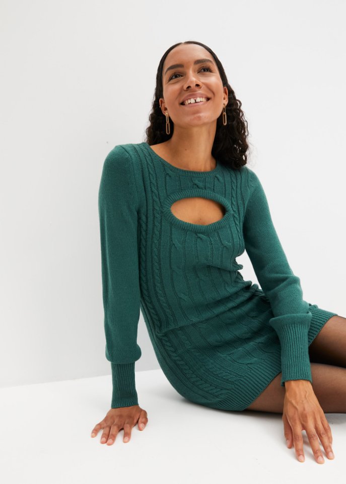 Kurzes Strickkleid mit Cable Knit und Cut-Out
