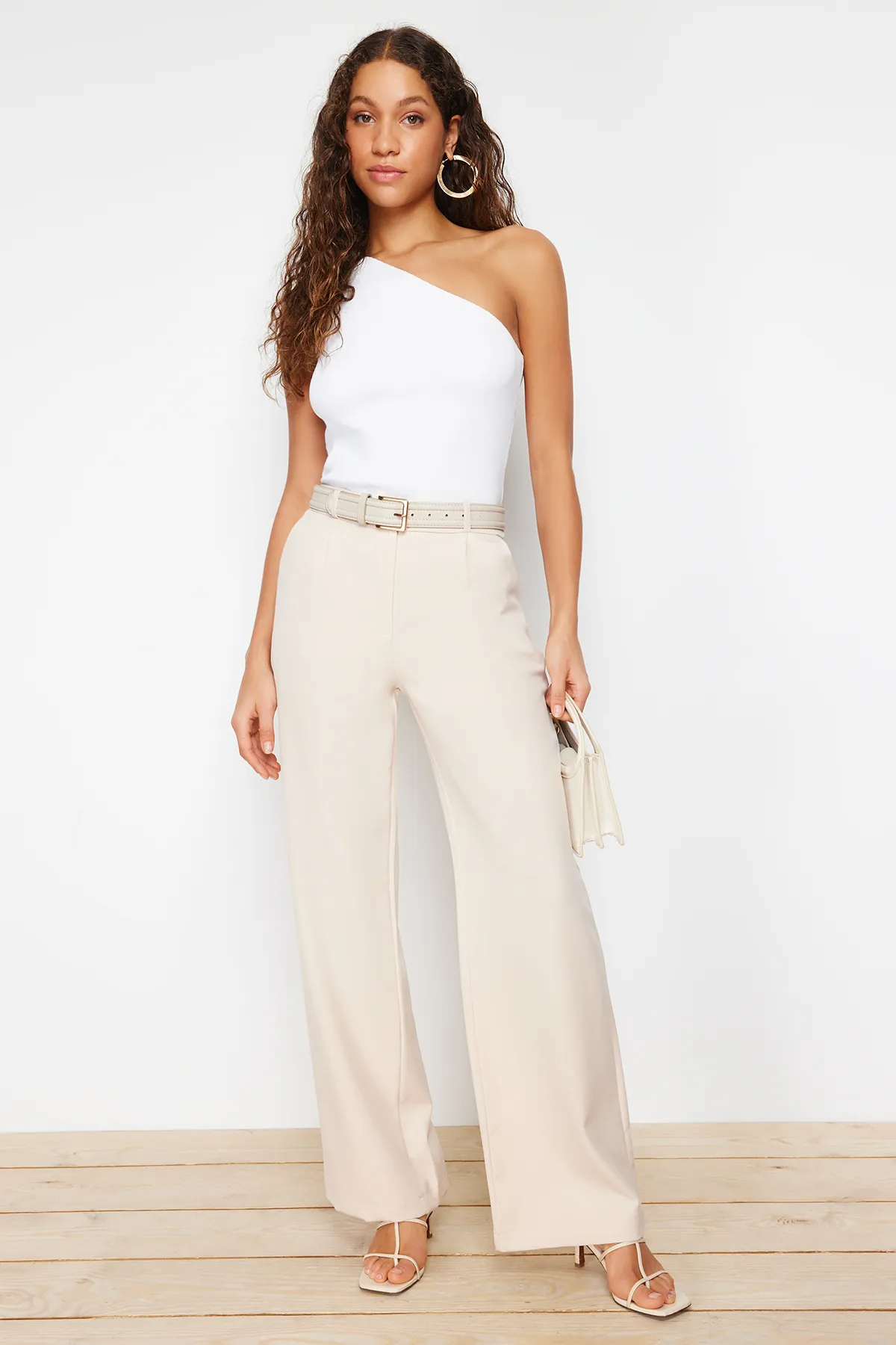 Trendyol Collection  Steinfarbene, plissierte Webhose mit hoher Taille und weitem Bein und weitem Bein TWOAW21PL0076