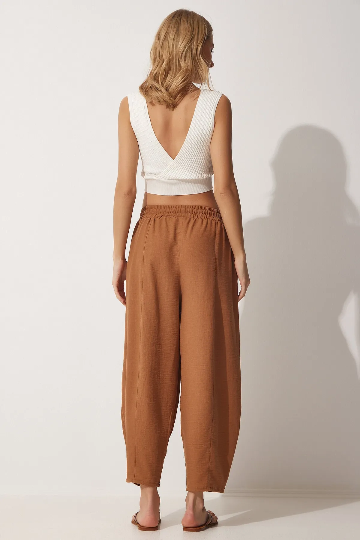 Happiness İstanbul  Hellbraunes Leinenhemd-Shalwar-Hosen-Set für Damen DZ00080