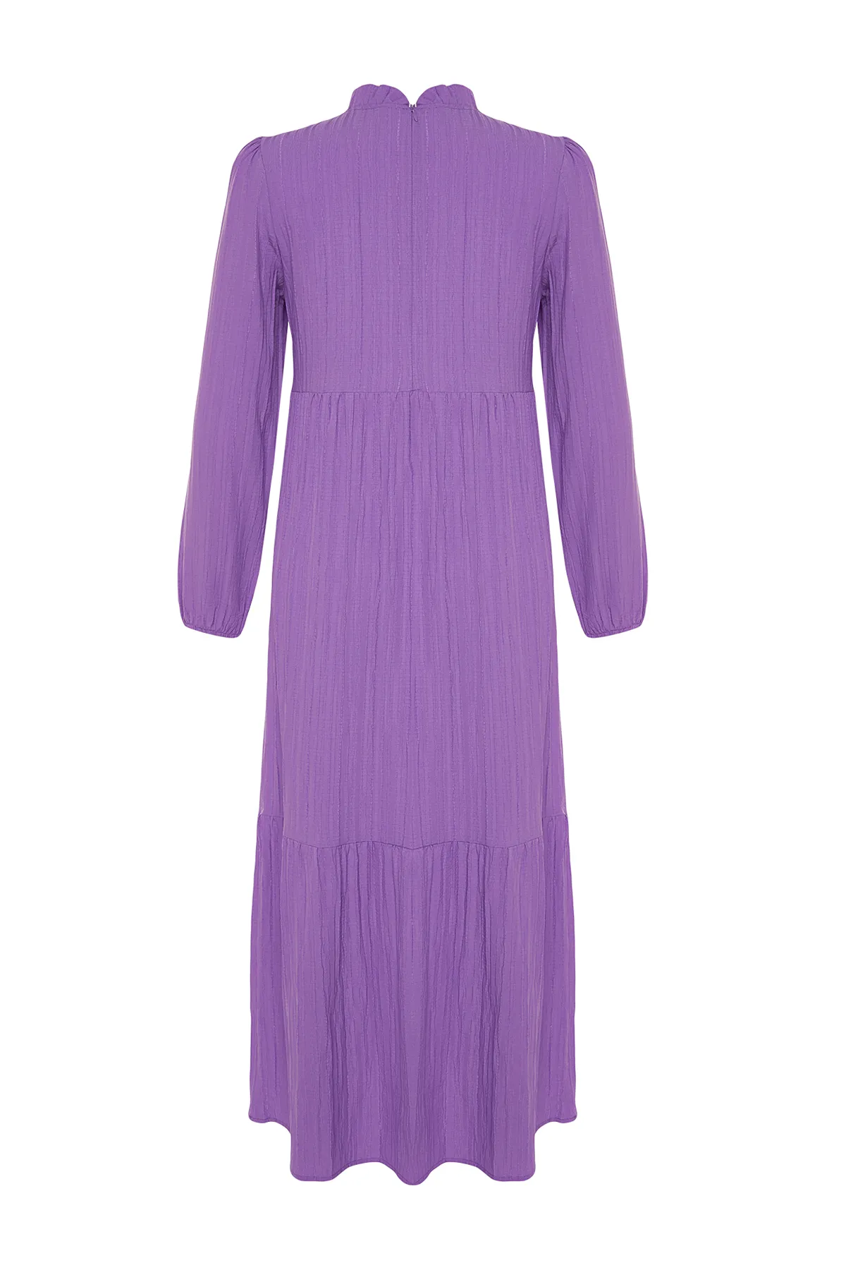 Trendyol Modest  Lilafarbenes, gewebtes Kleid in Crinkle-Optik mit hohem Kragen und weiter Passform TCTSS22EB00171