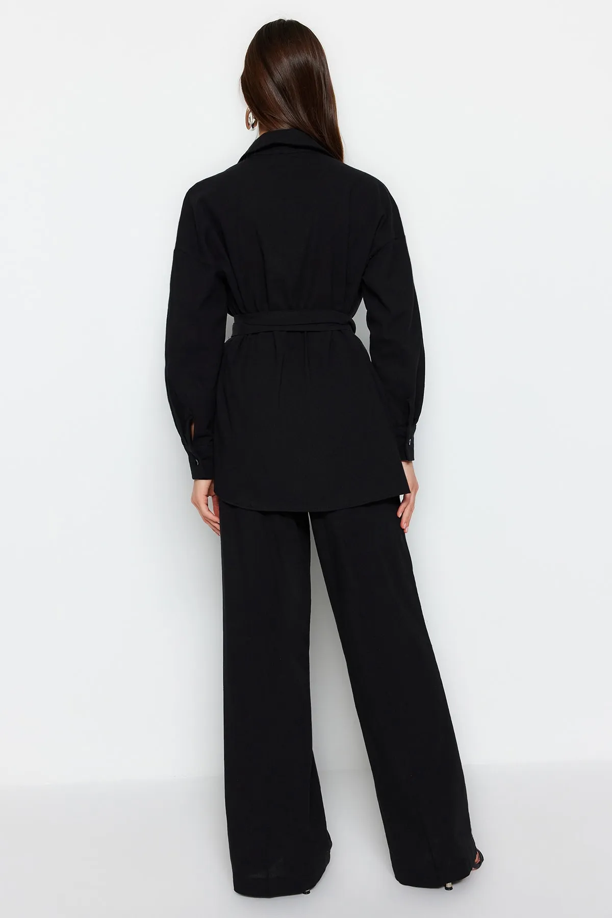 Trendyol Collection  Schwarzes gewebtes Oberteil und Unterteil mit Gürtel TWOSS23AU00072