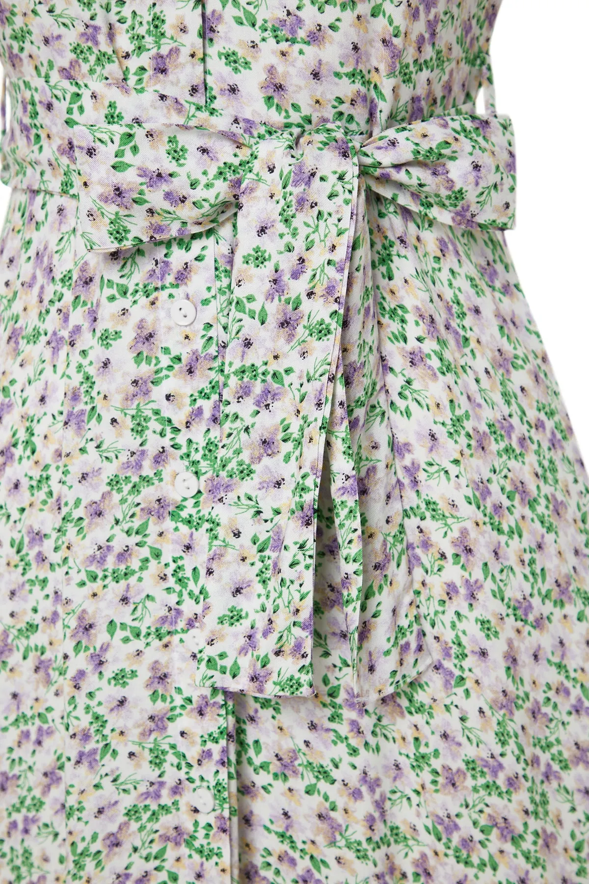 Trendyol Collection  Lilafarbenes, gewebtes Maxi-Hemdkleid aus Viskose mit Blumendruck und Gürtel TWOSS19EL0094