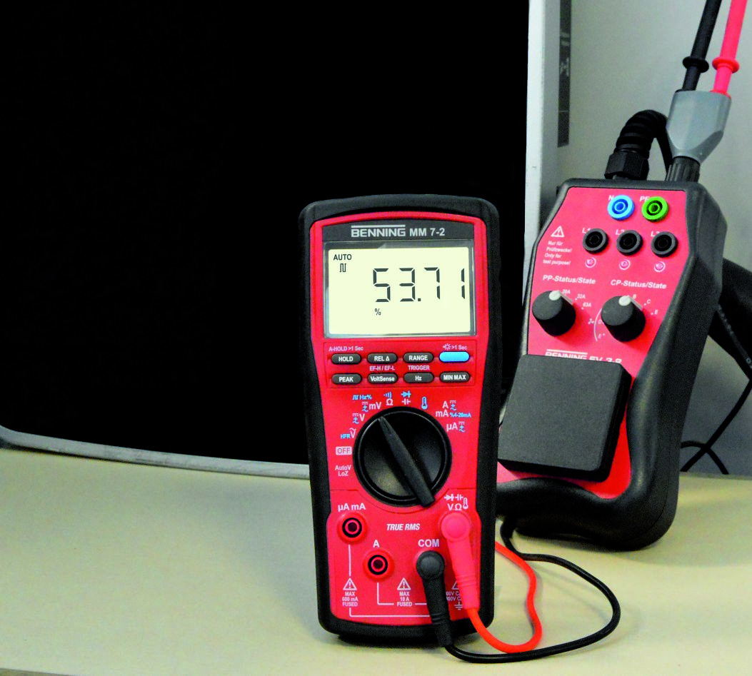 Benning 044690 MM 7-2 digitális multiméter TRUE RMS