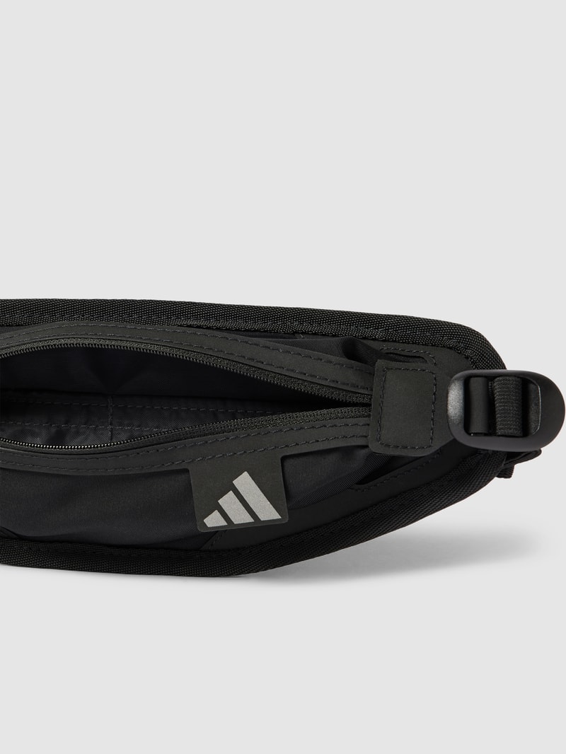 Bauchtasche mit Label-Detail in schwarz