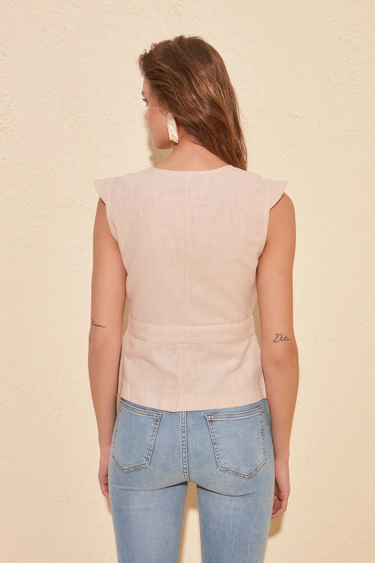 Trendyol Collection  Zweireihige gewebte Bluse mit Steinknochenknöpfen und detaillierten Details TWOSS20BZ0707