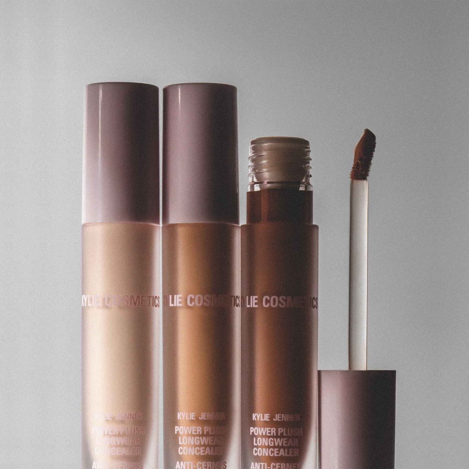 Korektor Power Plush Longwear marki KYLIE COSMETICS