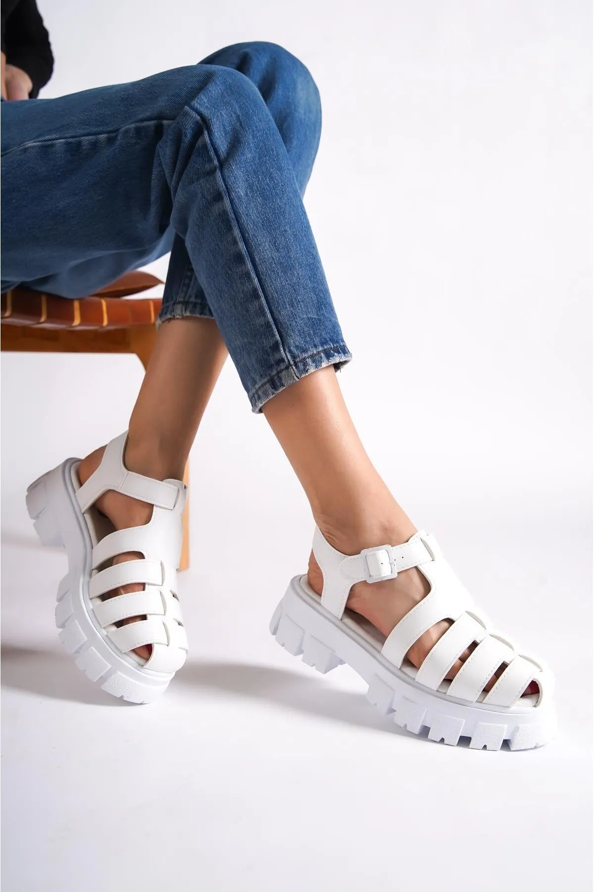 Capone Outfitters  Capone Gladiator-Sandalen mit dicker Sohle in Weiß für Damen
